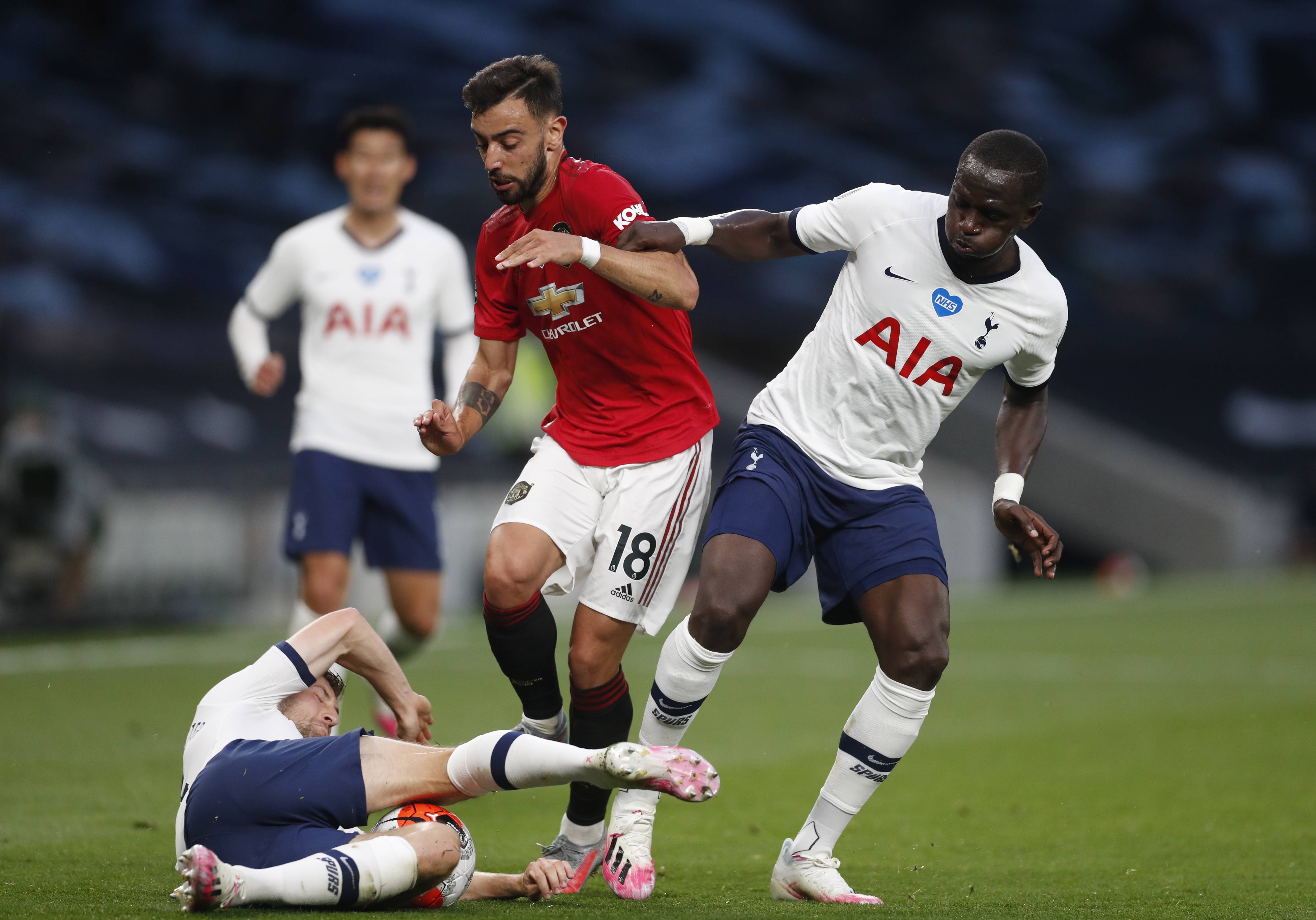 公牛傳奇又開始抱怨了 10年了還是不願意承認羅斯的努力.