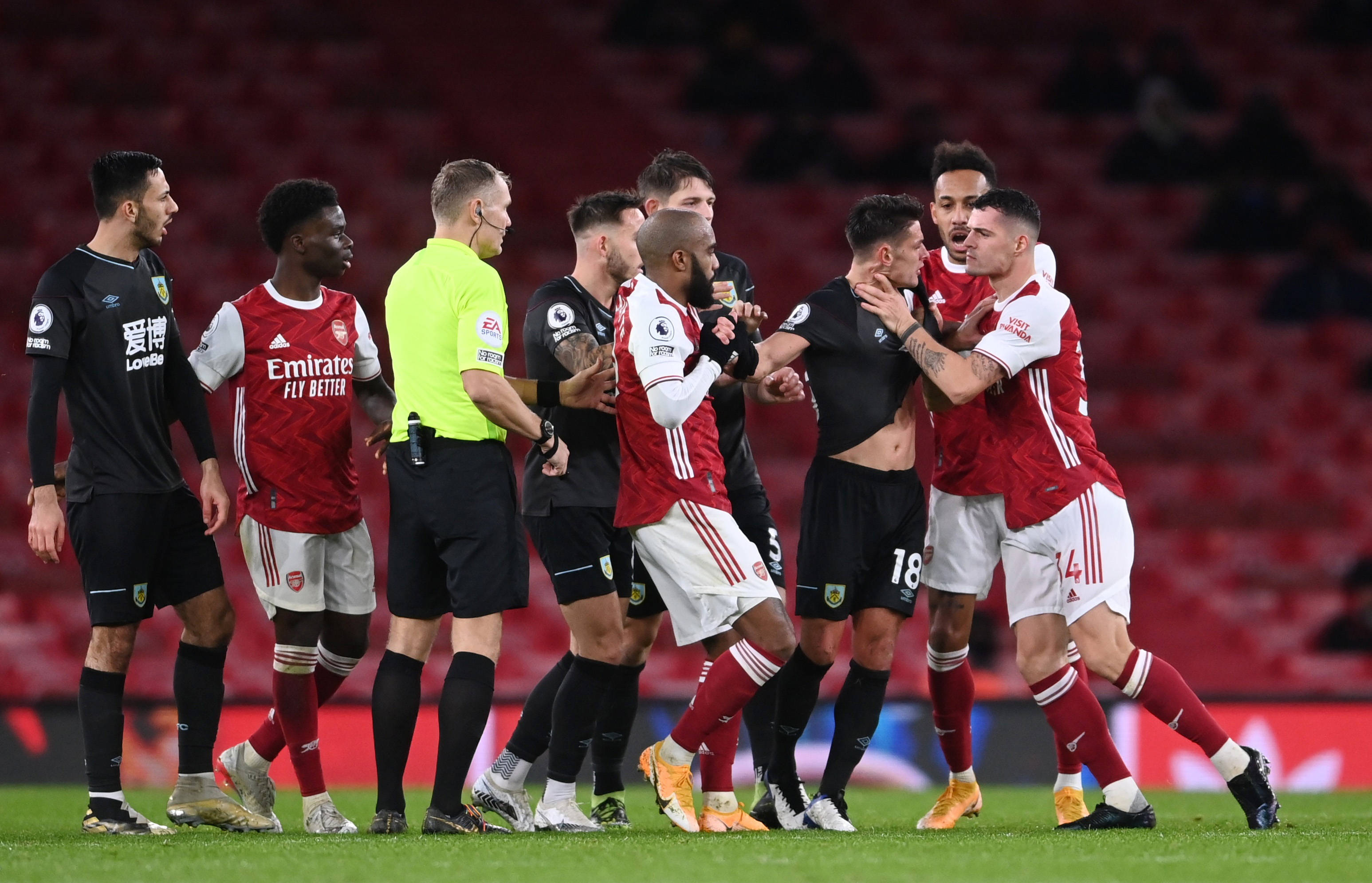 她强调防守 她强调防守